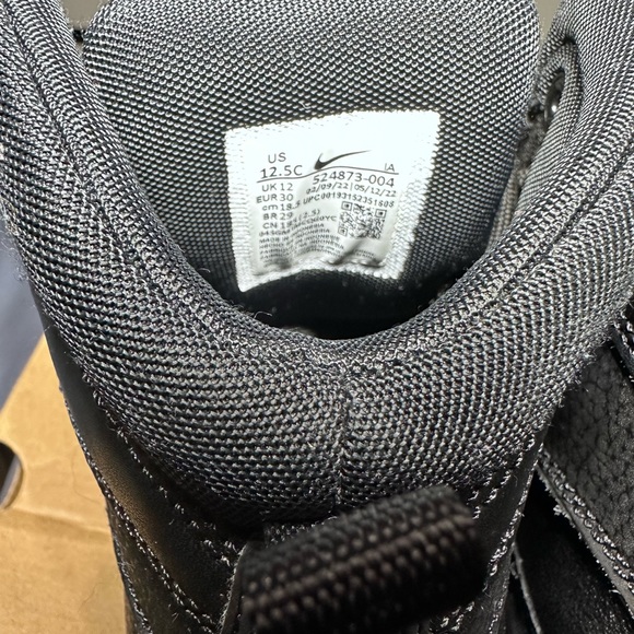 KIDS SIZE 12.5 NIKE BOOTS LIKE NEWW - Picture 2 of 5